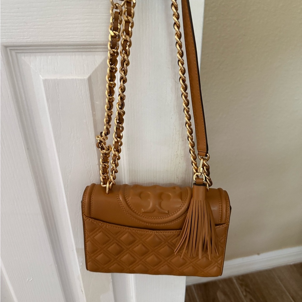Tory Burch Small Fleming convertible Crossbody/Shoulder bag. Excellent condition - Picture 2 of 10